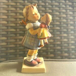 Hummel Figurine Kiss Me